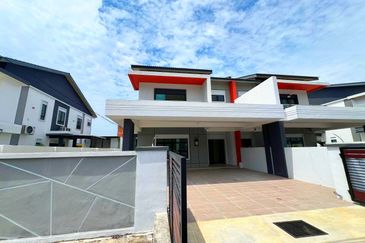 TAMAN PELANGI INDAH, SITIAWAN