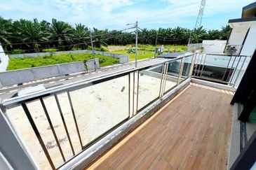 TAMAN PELANGI INDAH, SITIAWAN