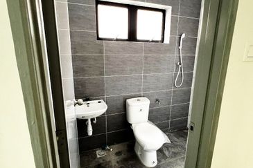 TAMAN PELANGI INDAH, SITIAWAN