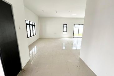 TAMAN PELANGI INDAH, SITIAWAN