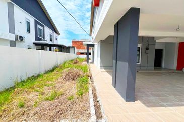 TAMAN PELANGI INDAH, SITIAWAN