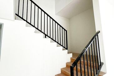 TAMAN PELANGI INDAH, SITIAWAN