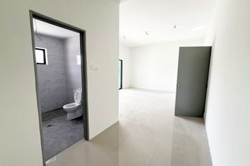 TAMAN PELANGI INDAH, SITIAWAN