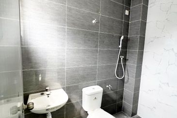 TAMAN PELANGI INDAH, SITIAWAN