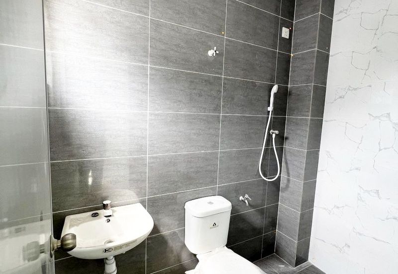 TAMAN PELANGI INDAH, SITIAWAN