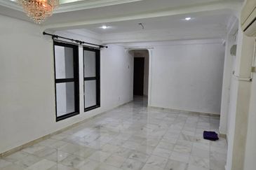 REPAINTED -FLAT JALAN TENGAH , BAYAN LEPAS , PENANG 