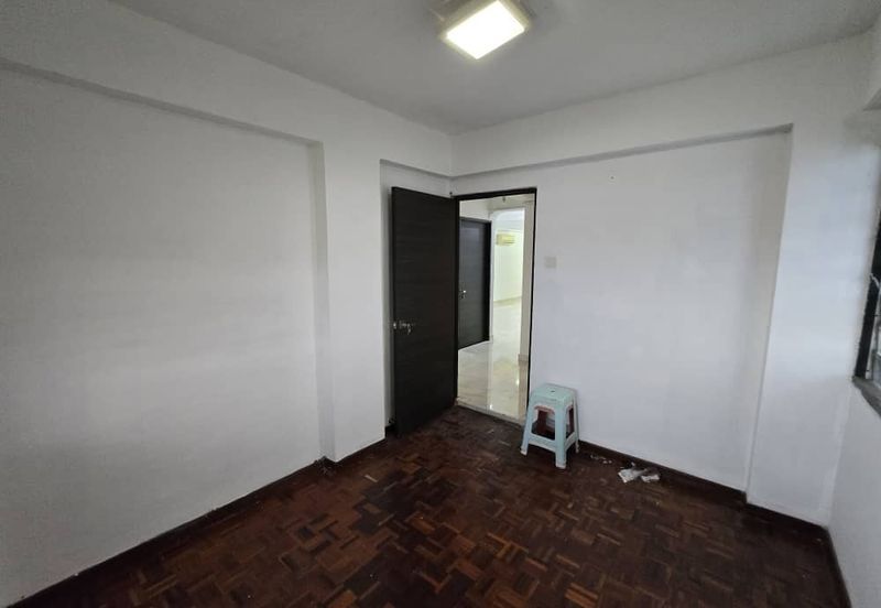 REPAINTED -FLAT JALAN TENGAH , BAYAN LEPAS , PENANG 