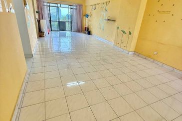 Turf View Apartment (Mutiara Serdang)