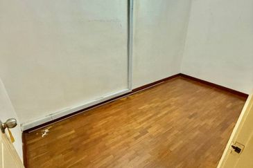 Turf View Apartment (Mutiara Serdang)