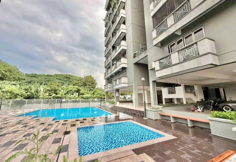 Turf View Apartment (Mutiara Serdang)