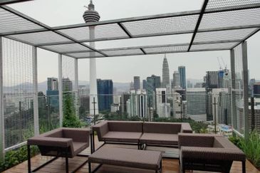 EXSIM | Ceylonz Suites