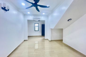 Jalan Suasana, Bandar Tun Hussein Onn