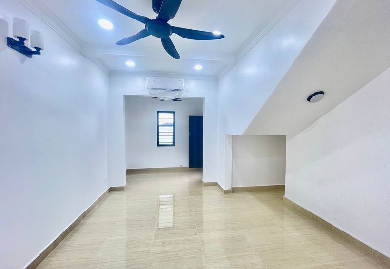 Jalan Suasana, Bandar Tun Hussein Onn