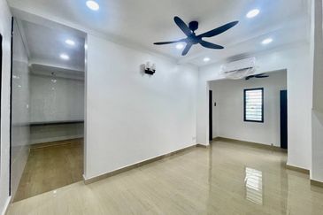 Jalan Suasana, Bandar Tun Hussein Onn