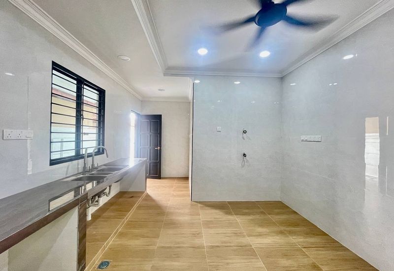 Jalan Suasana, Bandar Tun Hussein Onn