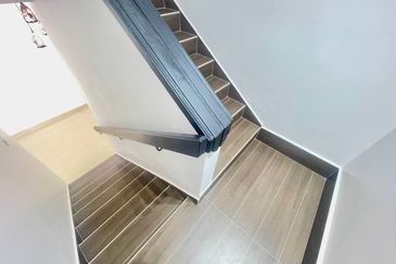 Jalan Suasana, Bandar Tun Hussein Onn