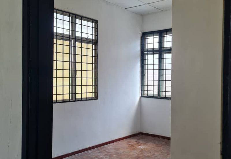 Taman Seroja, Bandar Baru Salak Tinggi