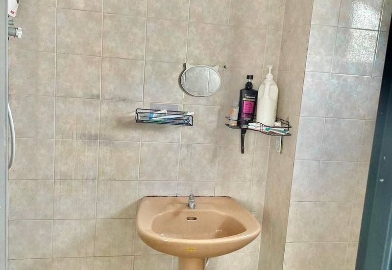 Turf View Apartment (Mutiara Serdang)