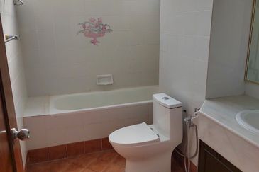 Marina Tower, Ratu Mutiara