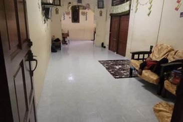 Terrace house bayan baru