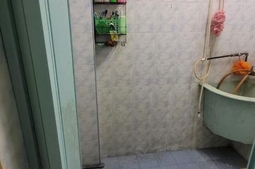 Terrace house bayan baru