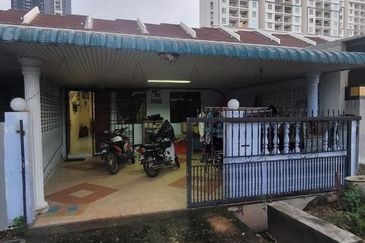 Terrace house bayan baru