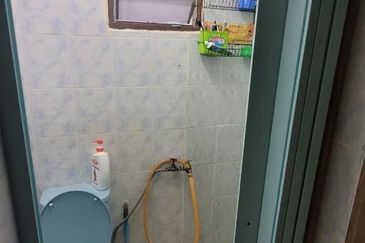 Terrace house bayan baru