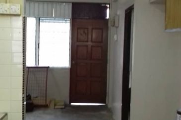 Taman Free School Flat