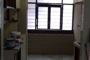 Taman Free School Flat