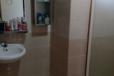 Jalan Pulau Angsa U10/41F