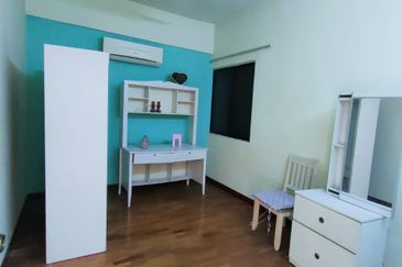 Turf View Apartment (Mutiara Serdang)