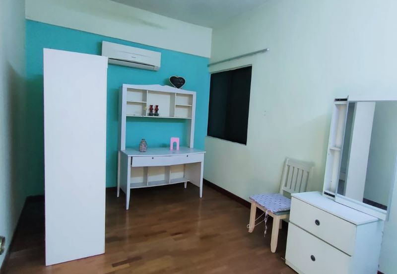 Turf View Apartment (Mutiara Serdang)