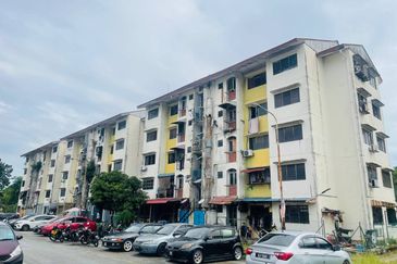 Flat PKNS, Seksyen 18