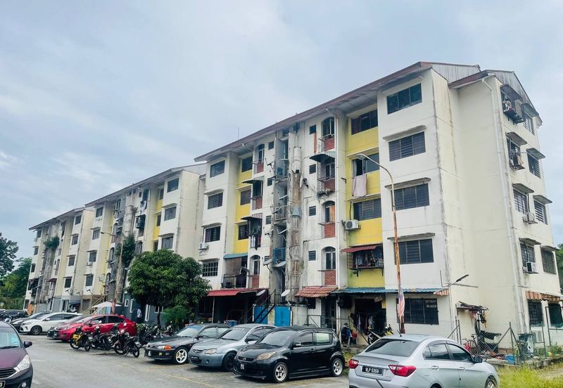Flat PKNS, Seksyen 18