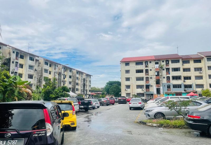 Flat PKNS, Seksyen 18