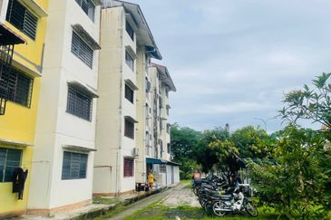 Flat PKNS, Seksyen 18