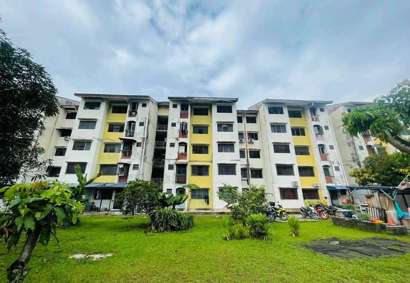 Flat PKNS, Seksyen 18