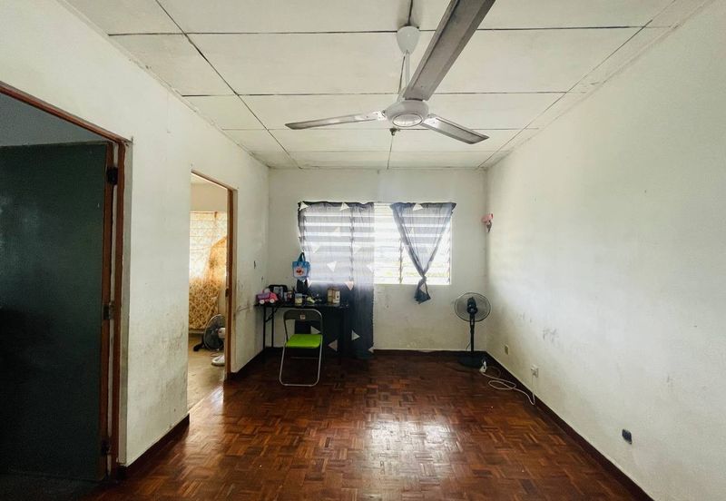 Flat PKNS, Seksyen 18