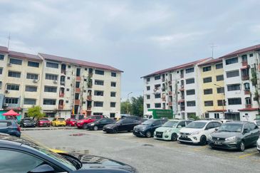 Flat PKNS, Seksyen 18