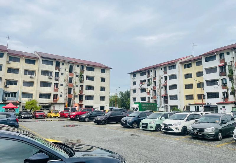 Flat PKNS, Seksyen 18