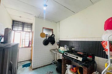 Flat PKNS, Seksyen 18