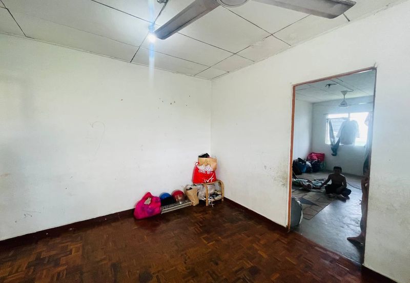 Flat PKNS, Seksyen 18