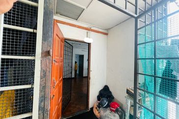 Flat PKNS, Seksyen 18