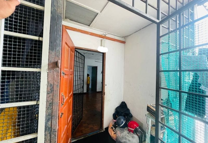 Flat PKNS, Seksyen 18