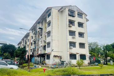 Flat PKNS, Seksyen 18