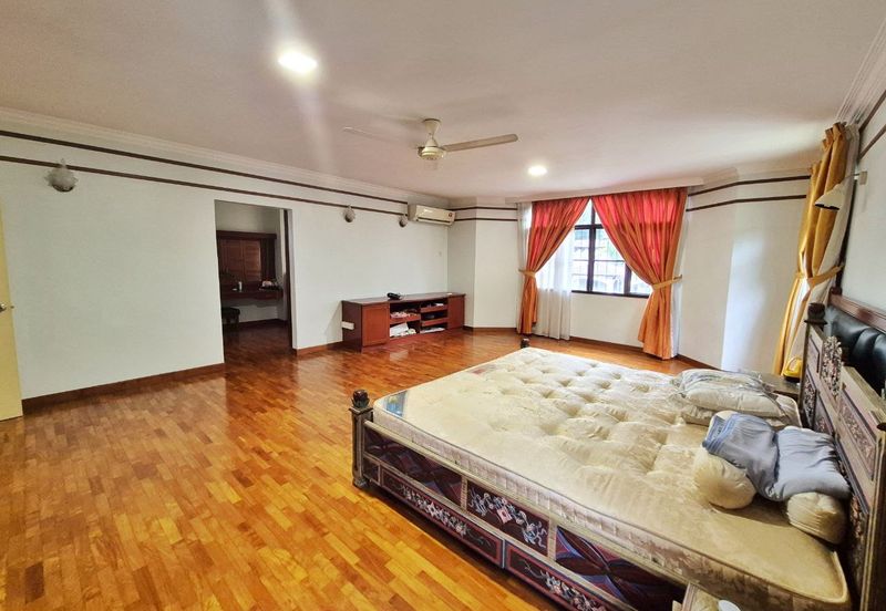 KGSAAS Golf Club, Seksyen 13