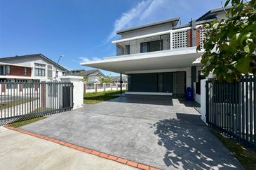 Elmina Green Three @ City of Elmina