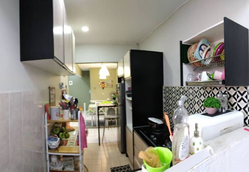 Sri Puteri (Earls Court), Ukay Perdana