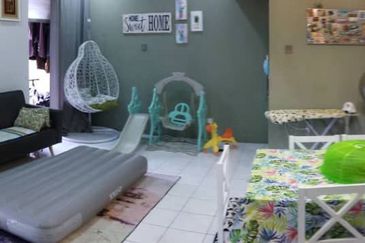 Sri Puteri (Earls Court), Ukay Perdana