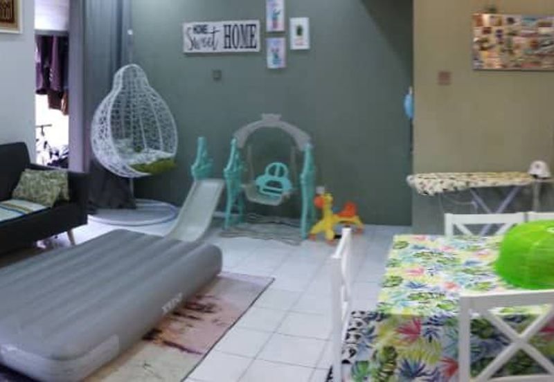 Sri Puteri (Earls Court), Ukay Perdana